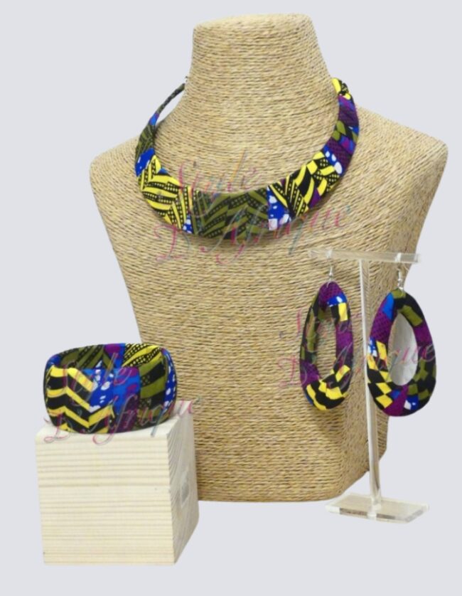 bracellet wax ankara africain ensemble boucle d'oreille collier et bracelet wax africain ankara. boucles d'oreilles pendantes wax tissu ankara. boucles d'oreilles créoles femme wax africain ethnique. bijoux wax femme africaine, bijoux fantaisie, breloque africaine, bijoux ethniques, bijoux bohème, bijoux traditionnel chic