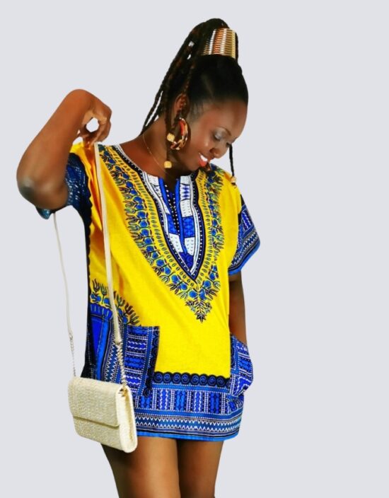 Blouse africaine DASHIKI Très jolie  blouse africaine DASHIKI  mixte. Convient à homme comme femme. Le motif 100% Ethiopien le rend unique et original. Deux poches présentes sur les cotés. Taille : L Composition: 100% Coton Couleur : Jaune et bleu ENTRETIEN : Le tissu WAX se lave à basse température (entre 30 et 40°) . Le nettoyage à la main est à privilégier. Nos tissus sont 100% COTON pour les tissus WAX, KENTE, BOGOLAN. Certains tissus plus communs peuvent être mélangés (polaire, doudou, minky, polyester, lycra; soie, ect...); dans ce cas la composition de l'article mentionnera la présence du tissu. haut vêtement femme wax africain tissu ankara. haut wax femme moderne crop top wax haut africain femme haut wax moderne vêtements wax femme tunique wax femme blouse wax femme chemise wax femme