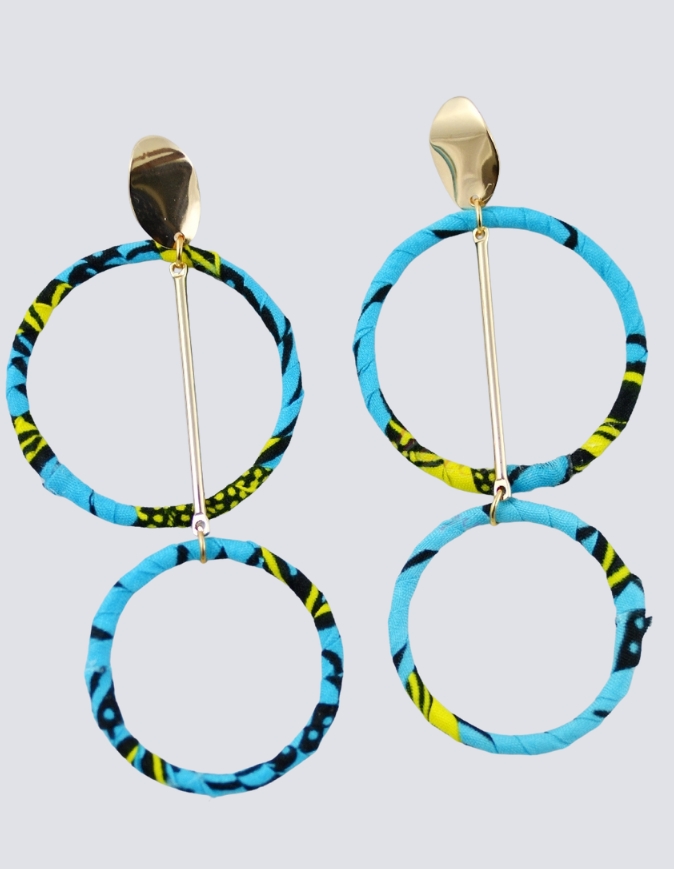 boucles d'oreilles anneaux double en tissu africain ethnique en wax bleu